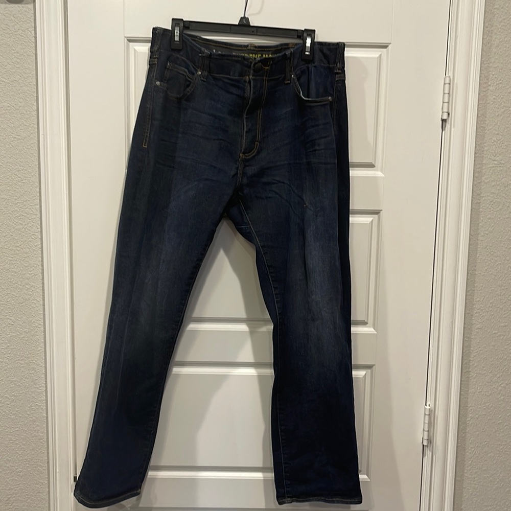 Mens Lee extreme motion 38x30 only worn a handful of times.